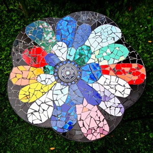 Mosaiktisch in Blumenform